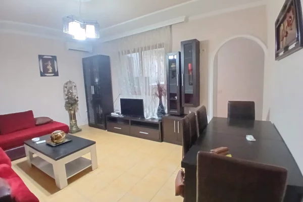 Shtepi me qera Apartament ne Tirane, 2+1, Mobilimi E mobiluar, Pagesa 40,000  Leke.