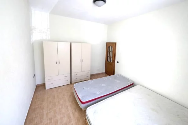 Shtepi me qera Apartament ne Tirane, 1+1, Mobilimi E mobiluar, Pagesa 30,000  Leke.