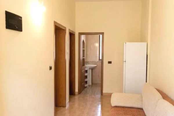 Shtepi me qera Apartament ne Tirane, 1+1, Mobilimi E mobiluar, Pagesa 30,000  Leke.