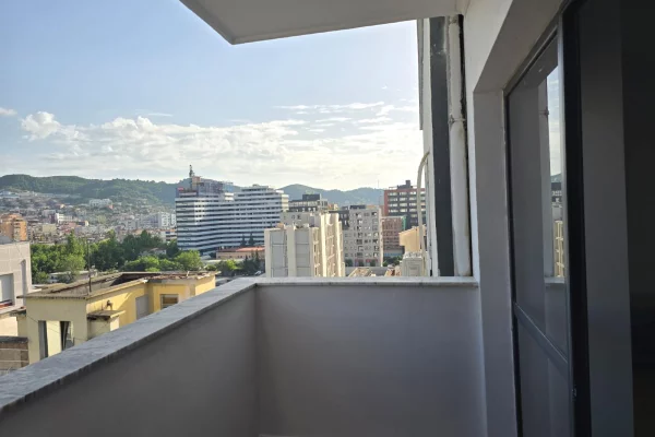 Shtepi ne shitje Apartament ne Tirane, 2+1, Mobilimi E mobiluar, Pagesa 200,000  Euro.