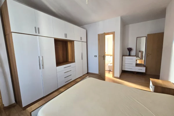 Shtepi ne shitje Apartament ne Tirane, 2+1, Mobilimi E mobiluar, Pagesa 200,000  Euro.