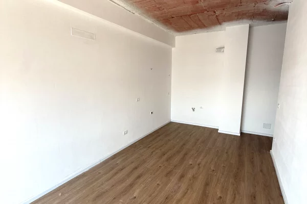 Shtepi ne shitje Apartament ne Tirane, 2+1, Mobilimi Bosh, pa mobiluar, Pagesa 120,000  Euro.
