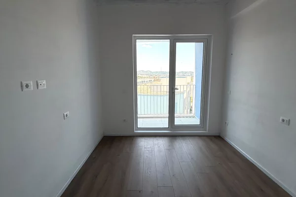 Shtepi ne shitje Apartament ne Tirane, 2+1, Mobilimi Bosh, pa mobiluar, Pagesa 120,000  Euro.