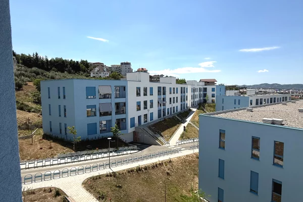 Shtepi ne shitje Apartament ne Tirane, 2+1, Mobilimi Bosh, pa mobiluar, Pagesa 120,000  Euro.
