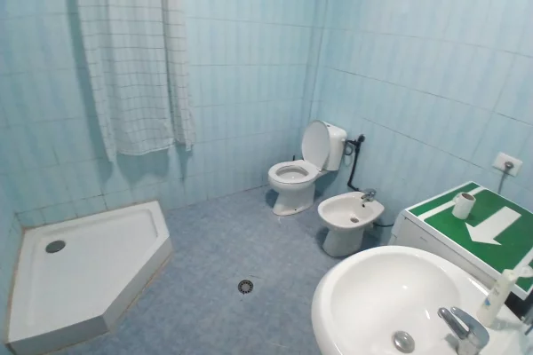 Shtepi me qera Apartament ne Tirane, 1+1, Mobilimi E mobiluar, Pagesa 45,000  Leke.