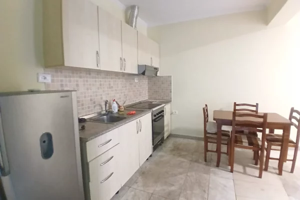 Shtepi me qera Apartament ne Tirane, 1+1, Mobilimi E mobiluar, Pagesa 45,000  Leke.