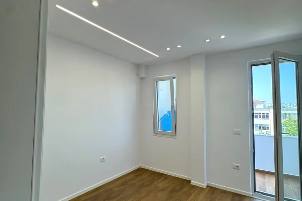 Shtepi ne shitje Apartament ne Tirane, 2+1, Mobilimi Bosh, pa mobiluar, Pagesa 168,000  Euro.