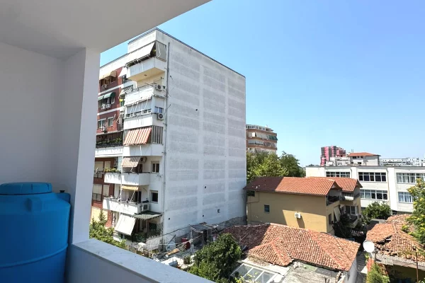 Shtepi ne shitje Apartament ne Tirane, 2+1, Mobilimi Bosh, pa mobiluar, Pagesa 168,000  Euro.