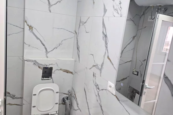 Shtepi ne shitje Apartament ne Tirane, 1+1, Mobilimi Bosh, pa mobiluar, Pagesa 122,000  Euro.