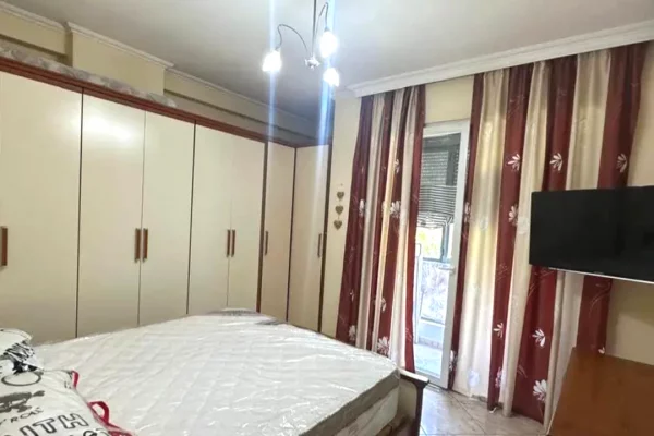 Shtepi me qera 1+1 ne Tirane - 50,000 Leke