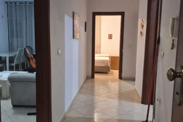 Shtepi me qera Apartament ne Tirane, 2+1, Mobilimi E mobiluar, Pagesa 40,000  Leke.