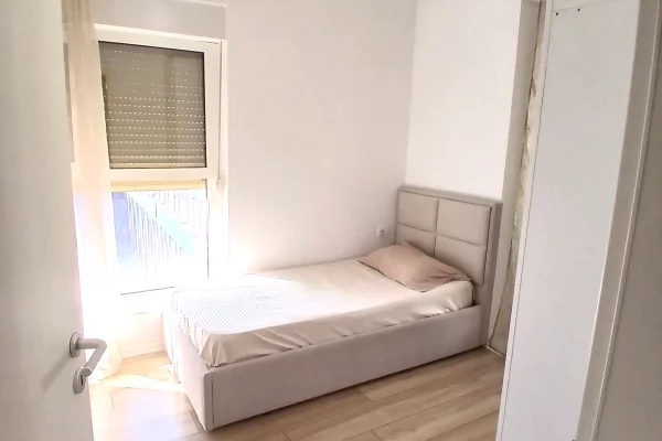 Shtepi me qera Apartament ne Tirane, 2+1, Mobilimi E mobiluar, Pagesa 500  Euro.