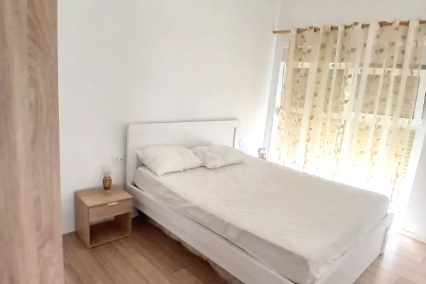 Shtepi me qera Apartament ne Tirane, 2+1, Mobilimi E mobiluar, Pagesa 500  Euro.