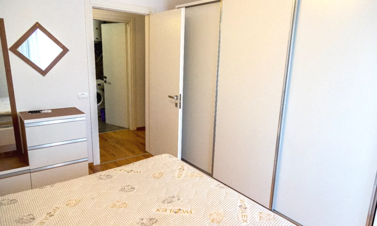 Shtepi me qera Apartament ne Tirane, 2+1, Mobilimi E mobiluar, Pagesa 700  Euro.