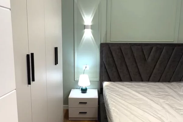 Shtepi me qera Apartament ne Tirane, 1+1, Mobilimi E mobiluar, Pagesa 680  Euro.