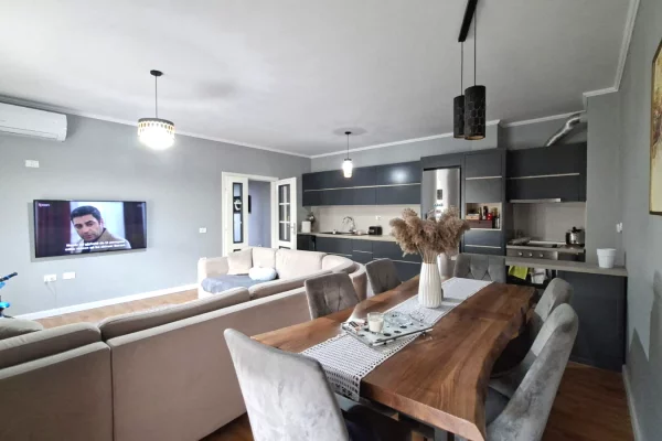 Shtepi me qera Apartament ne Tirane, 2+1, Mobilimi E mobiluar, Pagesa 75,000  Leke.