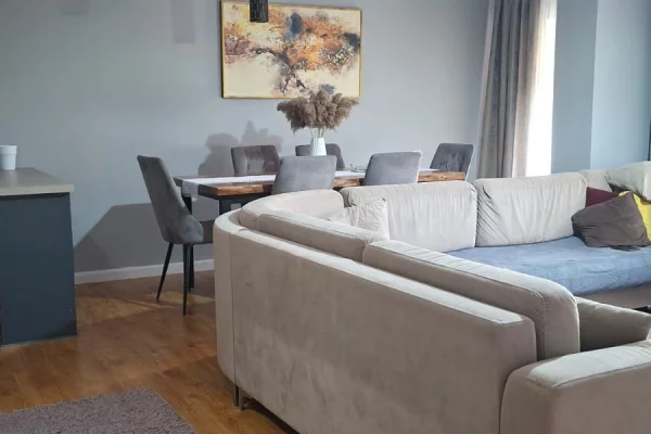 Shtepi me qera Apartament ne Tirane, 2+1, Mobilimi E mobiluar, Pagesa 75,000  Leke.