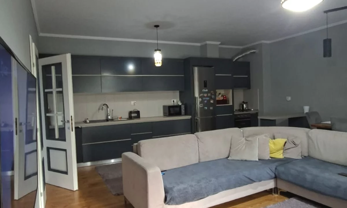 Shtepi me qera Apartament ne Tirane, 2+1, Mobilimi E mobiluar, Pagesa 75,000  Leke.