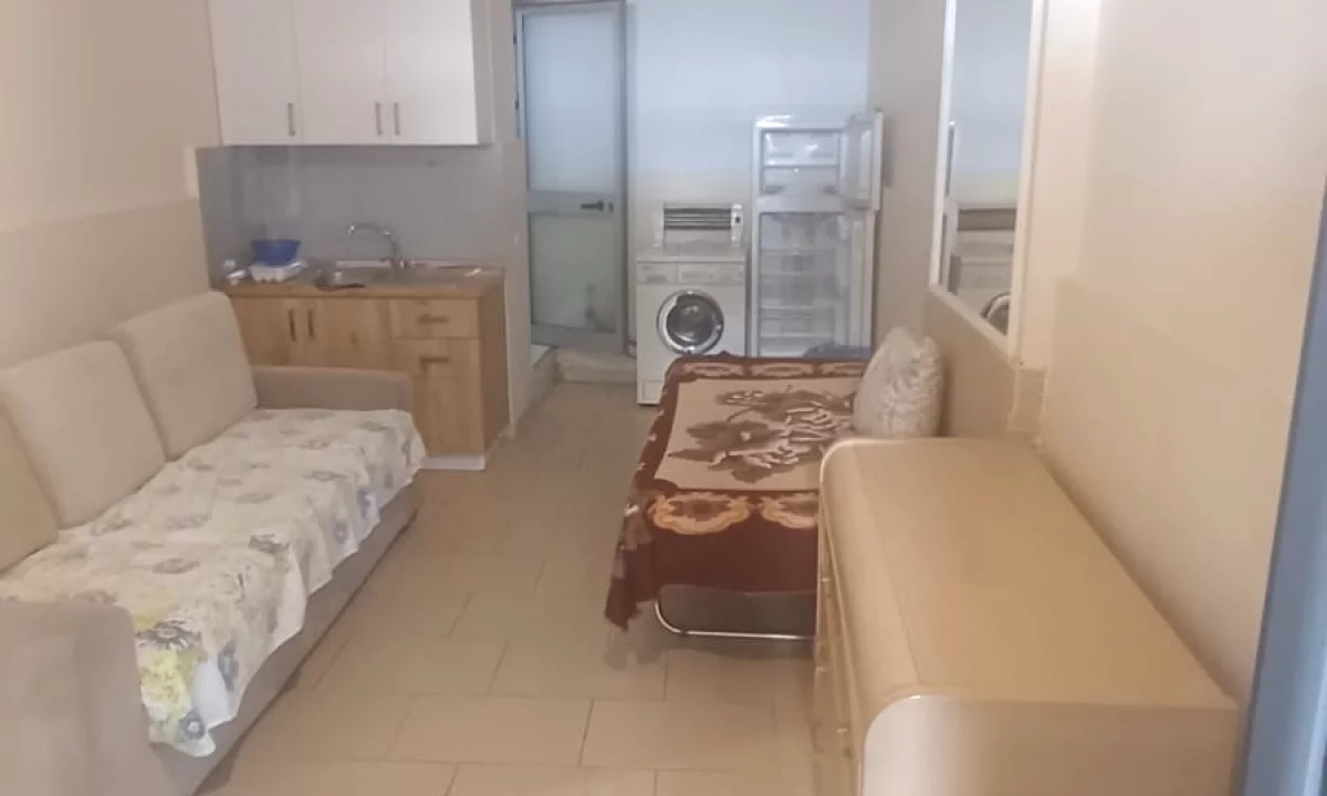 Shtepi me qera Apartament ne Tirane, Garsoniere, Mobilimi E mobiluar, Pagesa 25,000  Leke.