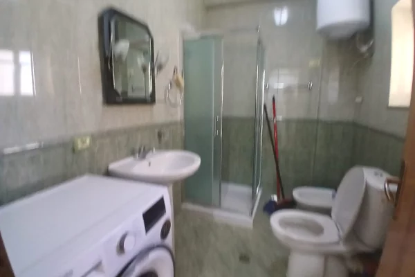 Shtepi me qera Apartament ne Tirane, 1+1, Mobilimi E mobiluar, Pagesa 45,000  Leke.