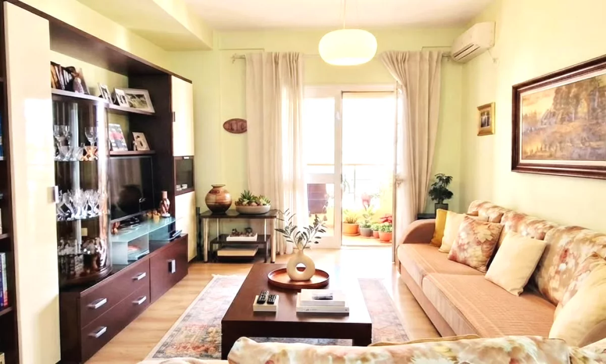 Shtepi ne shitje Apartament ne Tirane, 1+1, Mobilimi E mobiluar, Pagesa 158,000  Euro.