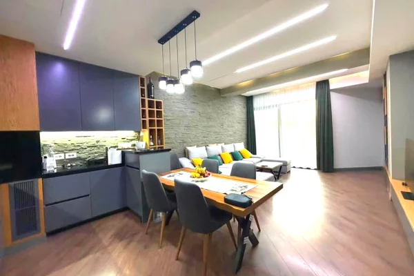 Shtepi ne shitje Apartament ne Tirane, 2+1, Mobilimi E mobiluar, Pagesa 390,000  Euro.