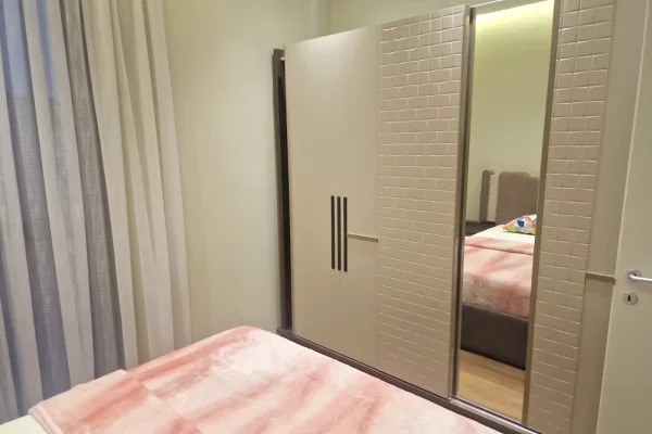 Shtepi ne shitje Apartament ne Tirane, 1+1, Mobilimi E mobiluar, Pagesa 280,000  Euro.