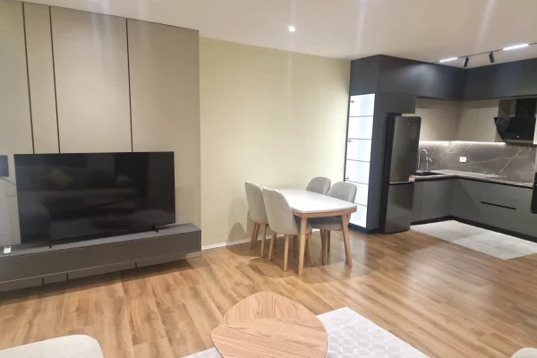 Shtepi ne shitje Apartament ne Tirane, 1+1, Mobilimi E mobiluar, Pagesa 280,000  Euro.