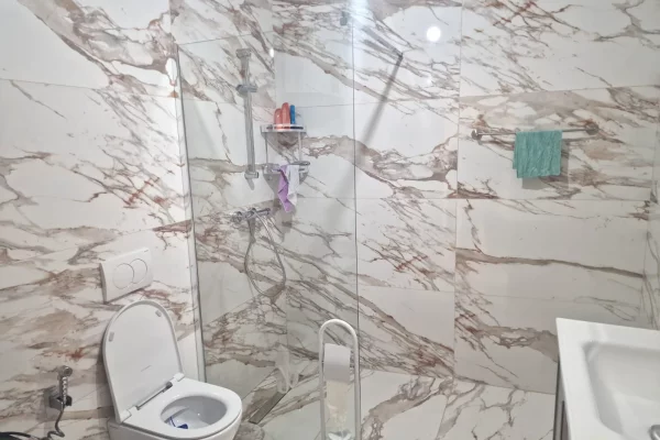 Shtepi ne shitje Apartament ne Tirane, 1+1, Mobilimi E mobiluar, Pagesa 280,000  Euro.