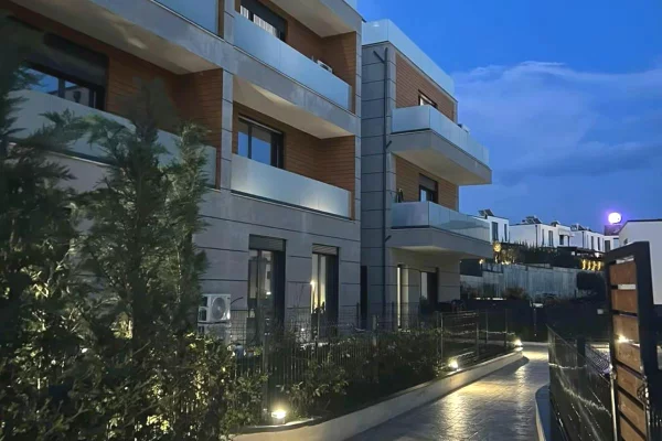 Shtepi me qera Apartament ne Tirane, 2+1, Mobilimi E mobiluar, Pagesa 1,500  Euro.