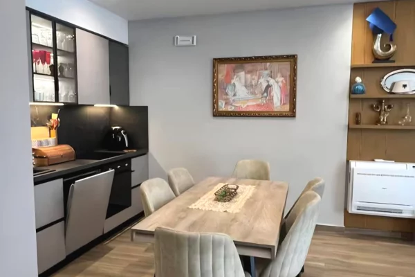 Shtepi me qera Apartament ne Tirane, 2+1, Mobilimi E mobiluar, Pagesa 1,500  Euro.