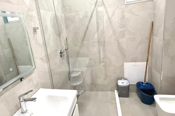 Shtepi me qera Apartament ne Tirane, 1+1, Mobilimi E mobiluar, Pagesa 65,000  Leke.