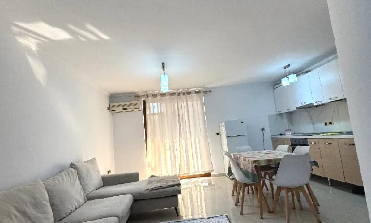 Shtepi me qera Apartament ne Tirane, 1+1, Mobilimi E mobiluar, Pagesa 50,000  Leke.