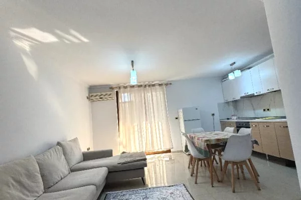 Shtepi me qera 1+1 ne Tirane - 50,000 Leke