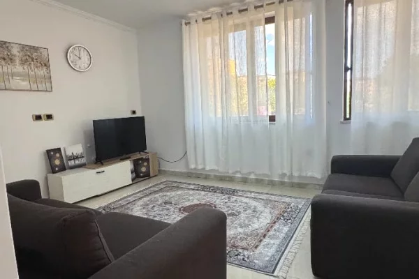 Shtepi me qera Apartament ne Tirane, 1+1, Mobilimi E mobiluar, Pagesa 50,000  Leke.