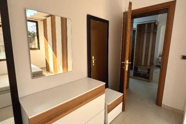 Shtepi me qera Apartament ne Tirane, 1+1, Mobilimi E mobiluar, Pagesa 50,000  Leke.