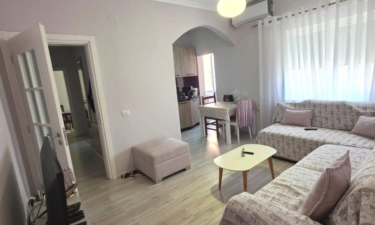 Shtepi me qera Apartament ne Tirane, 2+1, Mobilimi E mobiluar, Pagesa 50,000  Leke.