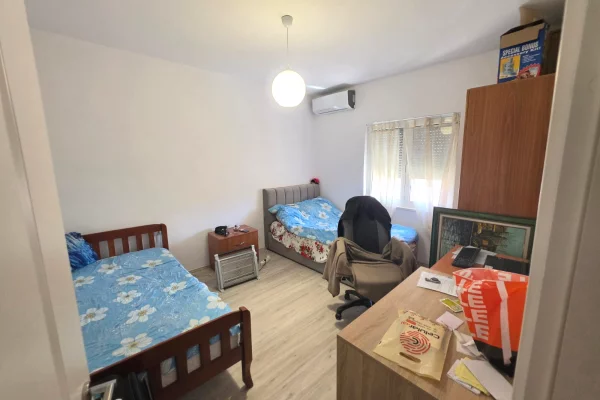 Shtepi me qera Apartament ne Tirane, 2+1, Mobilimi E mobiluar, Pagesa 50,000  Leke.