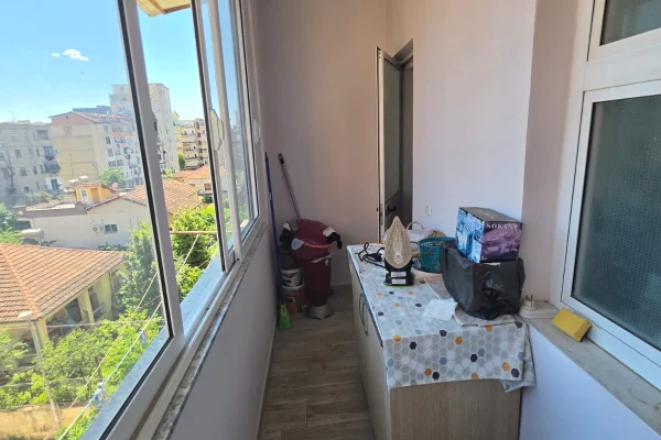 Shtepi me qera Apartament ne Tirane, 2+1, Mobilimi E mobiluar, Pagesa 50,000  Leke.