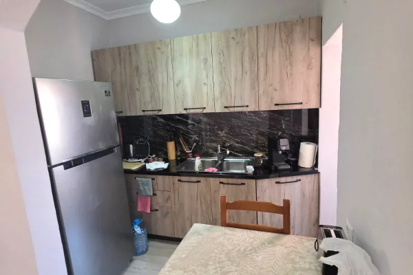 Shtepi me qera Apartament ne Tirane, 2+1, Mobilimi E mobiluar, Pagesa 50,000  Leke.