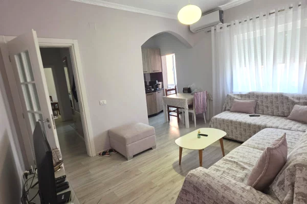 Jepet me qera apartament 2+1 ne Ali Dem.