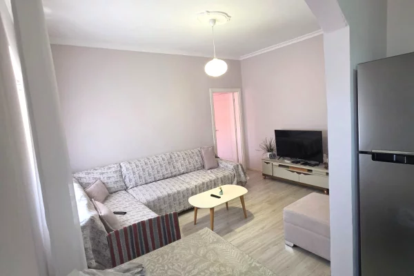 Shtepi me qera Apartament ne Tirane, 2+1, Mobilimi E mobiluar, Pagesa 50,000  Leke.