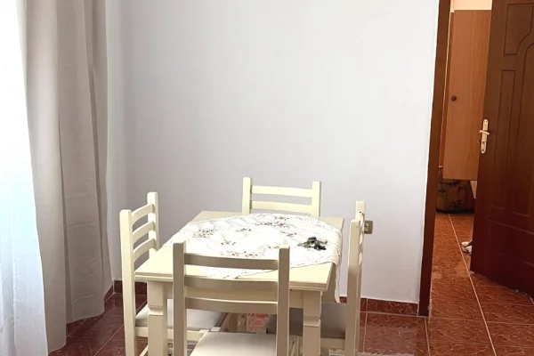 Shtepi me qera Apartament ne Tirane, 2+1, Mobilimi E mobiluar, Pagesa 45,000  Leke.