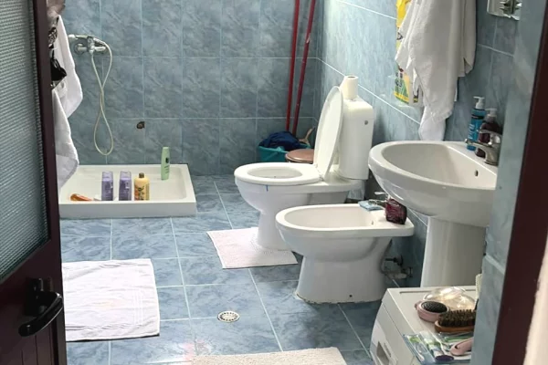 Shtepi me qera Apartament ne Tirane, 2+1, Mobilimi E mobiluar, Pagesa 45,000  Leke.