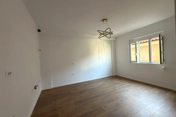 Appartamento in vendita a Tirana 1+1, Vuoto