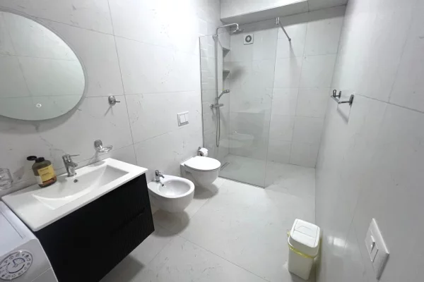 Shtepi me qera Apartament ne Tirane, 2+1, Mobilimi E mobiluar, Pagesa 1,200  Euro.