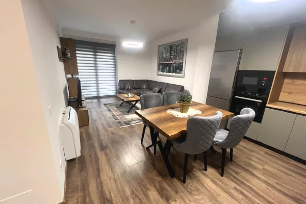 Shtepi me qera Apartament ne Tirane, 2+1, Mobilimi E mobiluar, Pagesa 1,200  Euro.