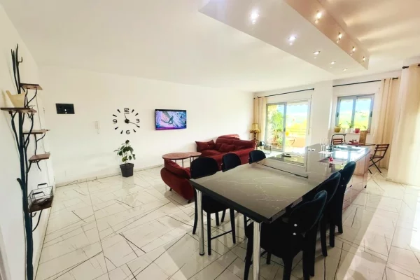 Shtepi me qera 2+1 ne Tirane - 1,200 Euro