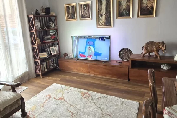 Shtepi ne shitje Apartament ne Tirane, 2+1, Mobilimi E mobiluar, Pagesa 280,000  Euro.