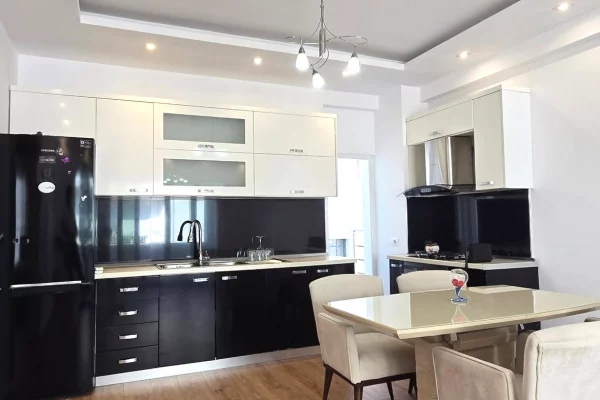 Shtepi ne shitje Apartament ne Tirane, 2+1, Mobilimi E mobiluar, Pagesa 258,000  Euro.
